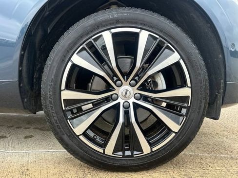 Certified 2024 Volvo XC60 B5 Ultimate w/ Climate Package AWD/4WD image 11
