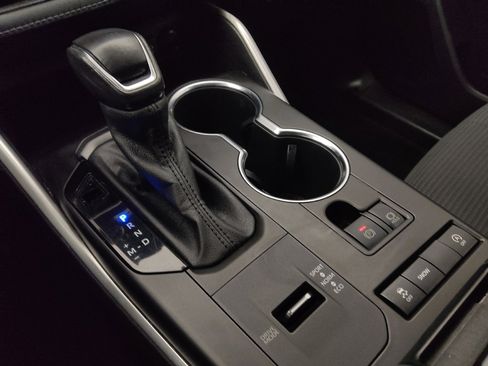 Used 2021 Toyota Highlander LE image 26