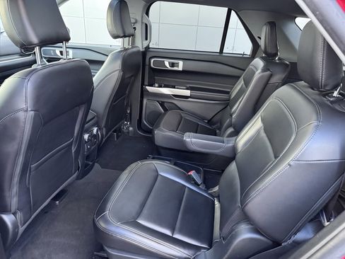 Used 2021 Ford Explorer XLT w/ Equipment Group 202A image 31