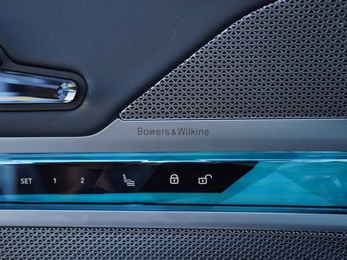 Used 2023 BMW 740i w/ Parking Assistance Package image 36