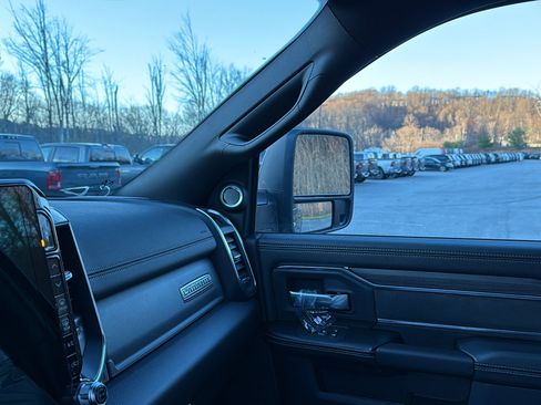 New 2026 RAM 2500 Laramie AWD/4WD image 16