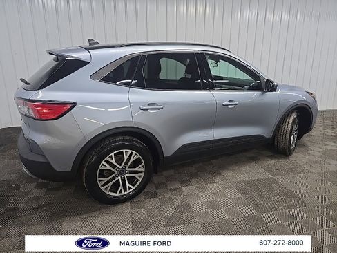 Used 2022 Ford Escape SEL w/ Technology Package image 3