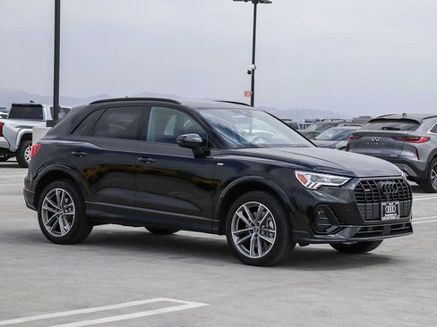 Used 2025 Audi Q3 2.0T Premium w/ Convenience Package AWD/4WD image 3