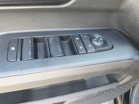 Used 2024 Toyota Tacoma SR5 AWD/4WD image 17