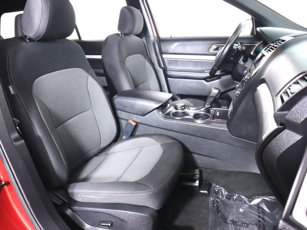 Used 2017 Ford Explorer XLT AWD/4WD image 41