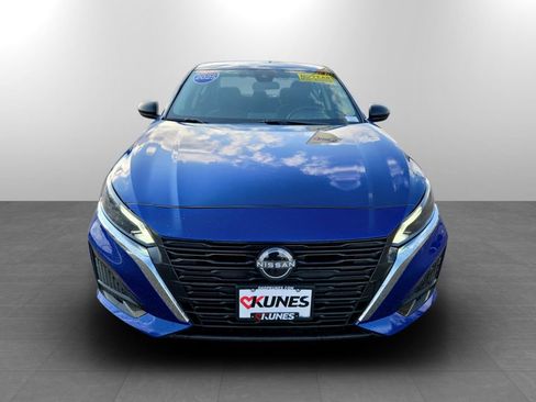 Used 2025 Nissan Altima 2.5 SV image 2