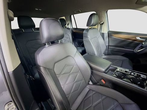 Used 2024 Volkswagen Atlas SE FWD image 28
