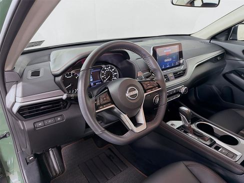 Used 2025 Nissan Altima 2.5 SR AWD/4WD image 9