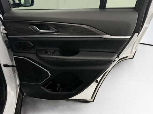 Used 2022 Jeep Grand Cherokee Limited 4xe image 33