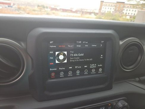 Used 2018 Jeep Wrangler Unlimited Sport S image 9