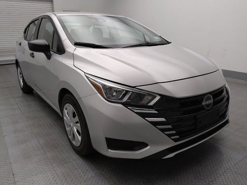 Used 2024 Nissan Versa S FWD image 13