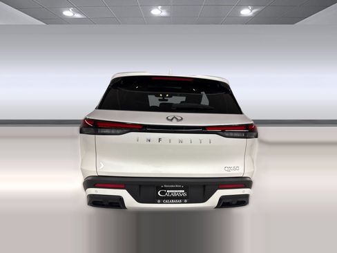Used 2025 INFINITI QX60 Luxe FWD image 9