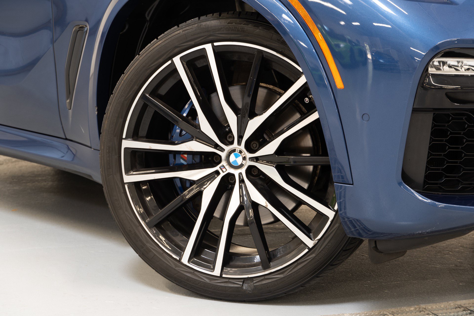 Used 2021 BMW X5 xDrive40i w/ M Sport Package AWD/4WD image 9