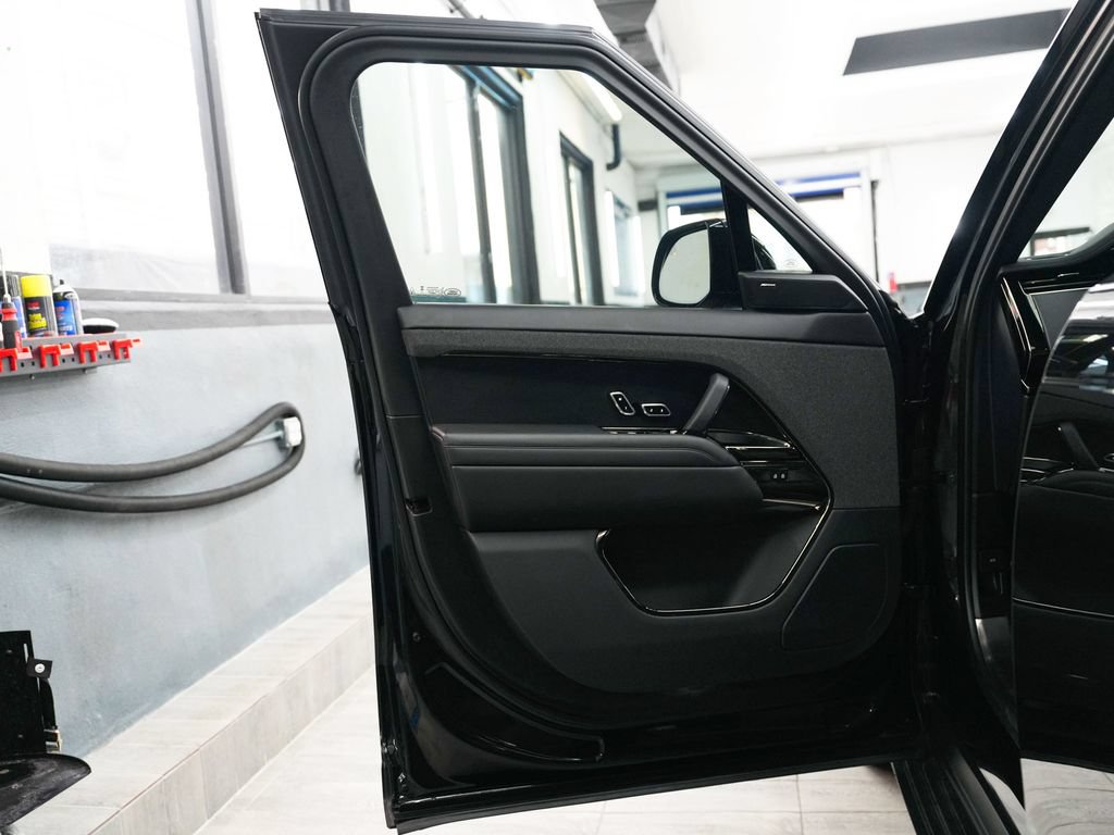 Used 2024 Land Rover Range Rover Sport SE AWD/4WD image 10