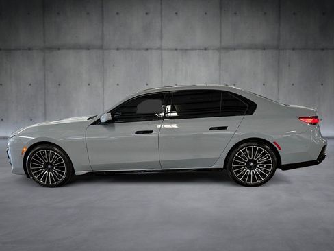 Used 2024 BMW 760i xDrive w/ Executive Package image 2