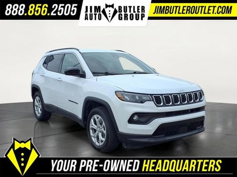 Used 2024 Jeep Compass Latitude AWD/4WD image 30
