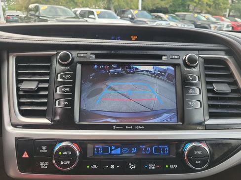 Used 2016 Toyota Highlander Plus FWD image 27