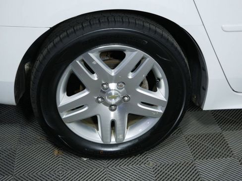 Used 2016 Chevrolet Impala LT FWD image 11