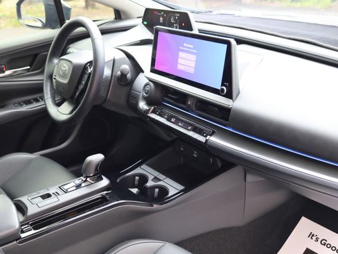 Used 2025 Toyota Prius AWD image 31