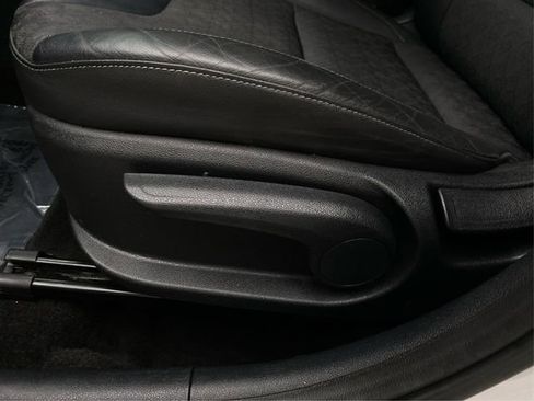 Used 2017 Kia Niro EX FWD image 22
