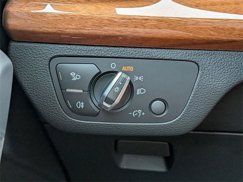 Used 2023 Audi Q5 2.0T Premium w/ Convenience Package image 28