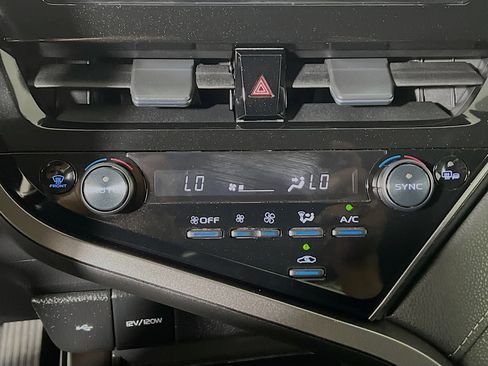 Used 2024 Toyota Camry SE image 25