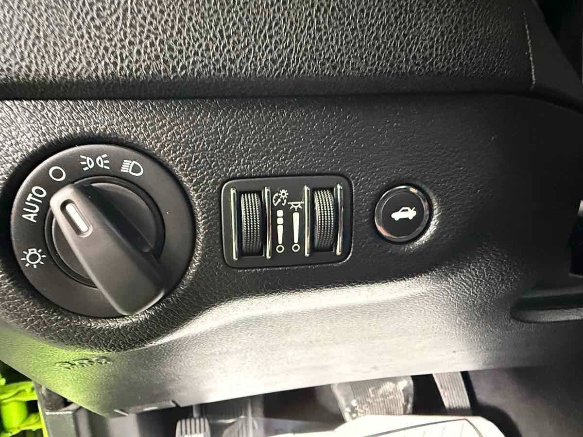 Used 2019 Dodge Charger SXT w/ Blacktop Package RWD image 26