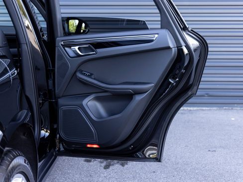 Certified 2025 Porsche Macan image 29