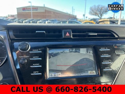 Used 2018 Toyota Camry XLE image 11