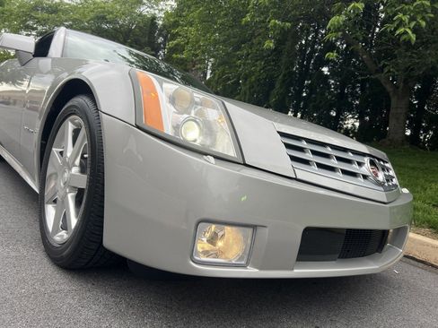 Used 2004 Cadillac XLR RWD image 90