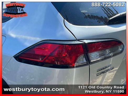 Used 2024 Toyota Corolla Cross LE w/ Moonroof Package image 11