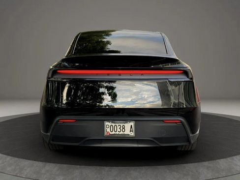 Used 2026 Tesla Model Y Long Range RWD image 8