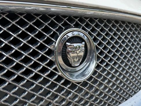 Used 2013 Jaguar XF RWD image 6