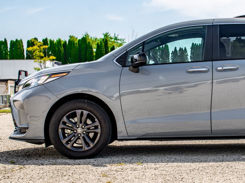Used 2024 Toyota Sienna XSE w/ XSE Plus Package AWD/4WD image 47