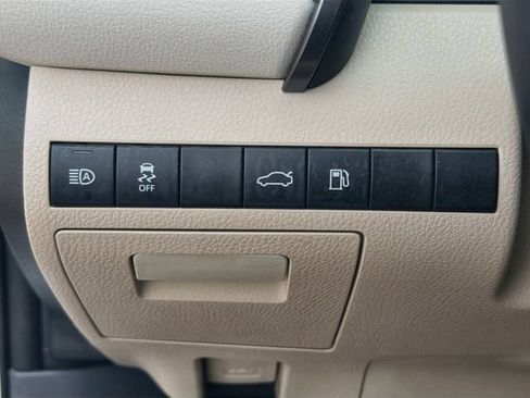 Used 2018 Toyota Camry XLE FWD image 33