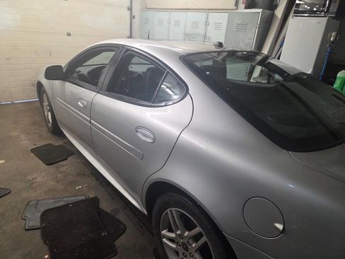 Used 2005 Pontiac Grand Prix GTP w/ Leather Trim Package image 12