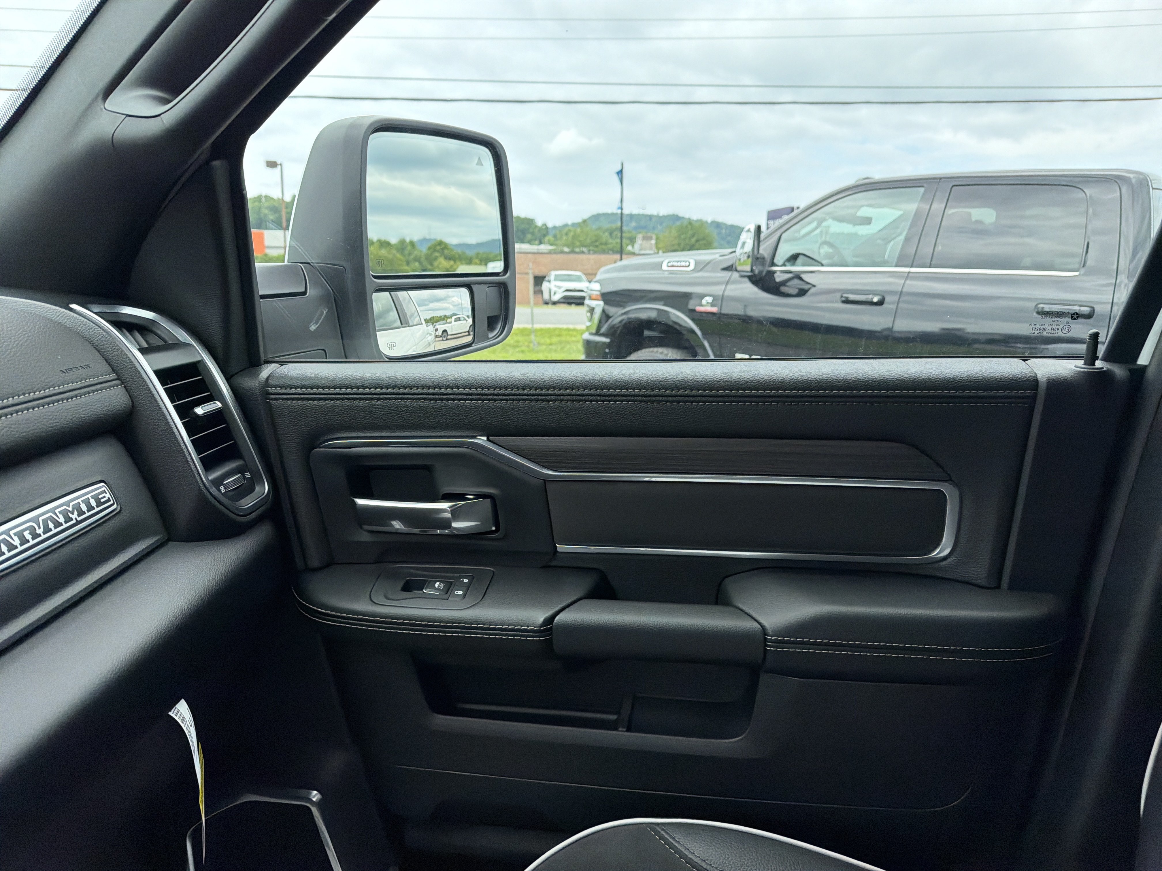 New 2026 RAM 2500 Laramie w/ Sport Appearance Package AWD/4WD image 24