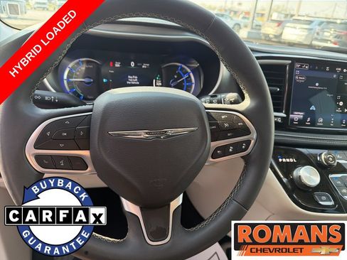 Used 2024 Chrysler Pacifica Limited FWD image 13