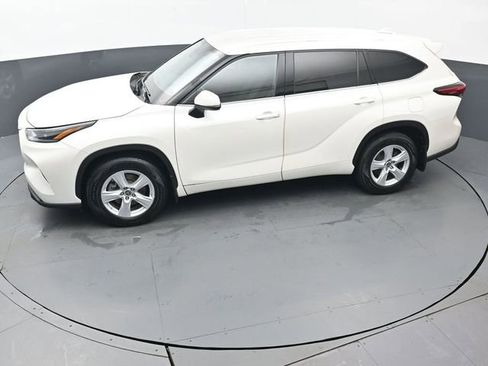 Used 2021 Toyota Highlander LE image 41