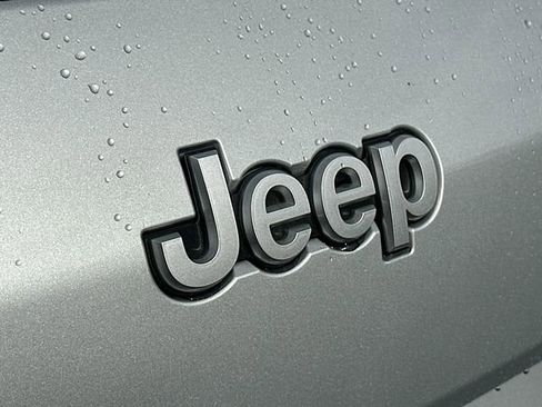 New 2025 Jeep Grand Cherokee L Laredo image 18