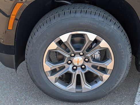 New 2026 Chevrolet Suburban LS image 23