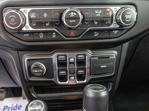 Used 2020 Jeep Wrangler Unlimited Sahara AWD/4WD image 28