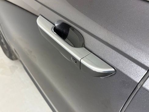 Used 2025 Kia Carnival image 12