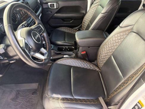 Used 2022 Jeep Wrangler Unlimited Sahara AWD/4WD image 4