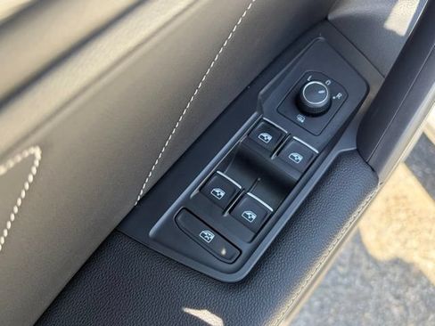 Used 2022 Volkswagen Tiguan SE R-Line FWD image 13