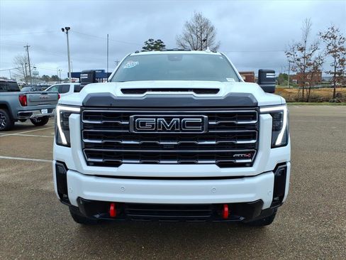 Used 2025 GMC Sierra 2500 AT4 w/ Technology Package image 2