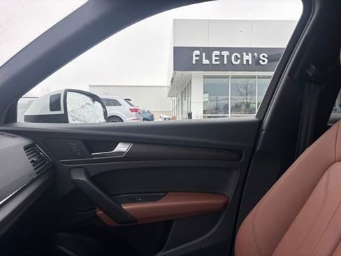 Used 2023 Audi Q5 2.0T Premium w/ Convenience Package image 14