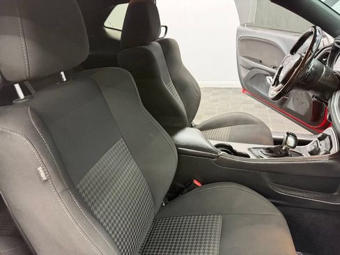 Used 2019 Dodge Challenger R/T RWD image 43