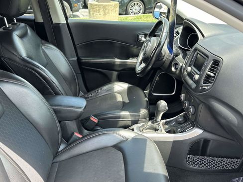 Used 2018 Jeep Compass Latitude AWD/4WD image 9
