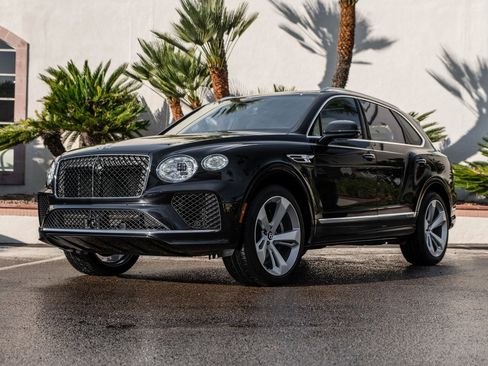 Used 2025 Bentley Bentayga V8 image 31